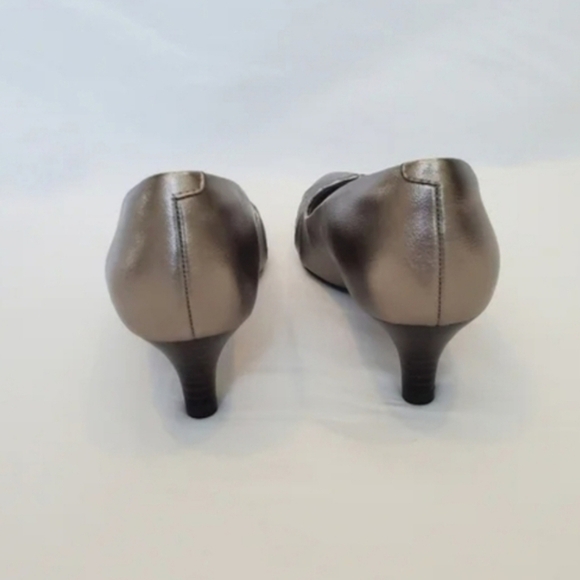 Clarks Collection ultimate comfort gun metallic point toe pumps - Picture 6 of 10